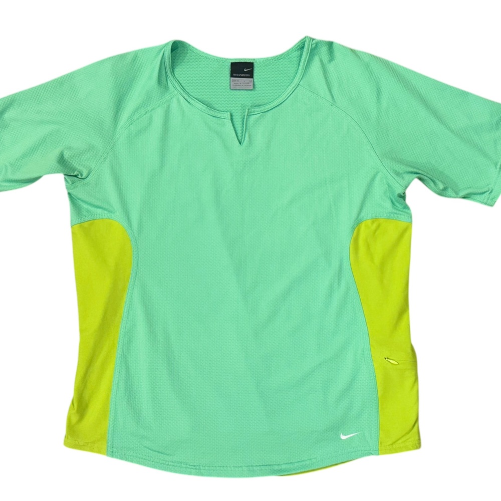 Nike Active Women’s Breathable Athletic Shirt Size Medium